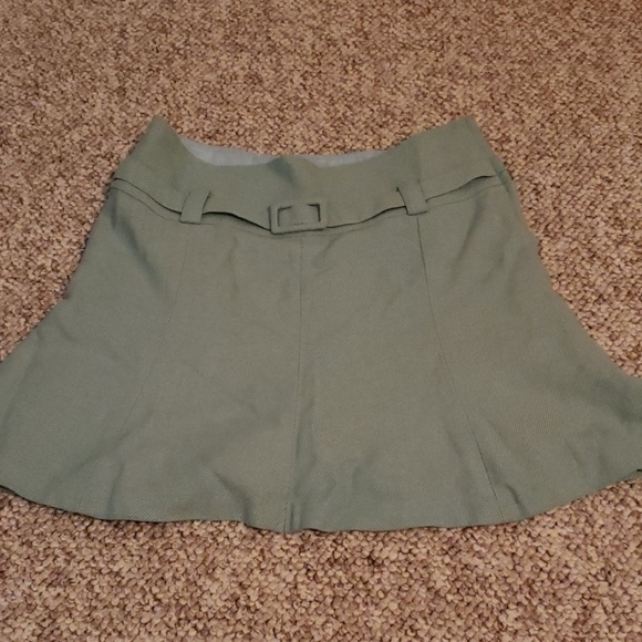 Like new Green H &M skirt - Picture 1 of 3